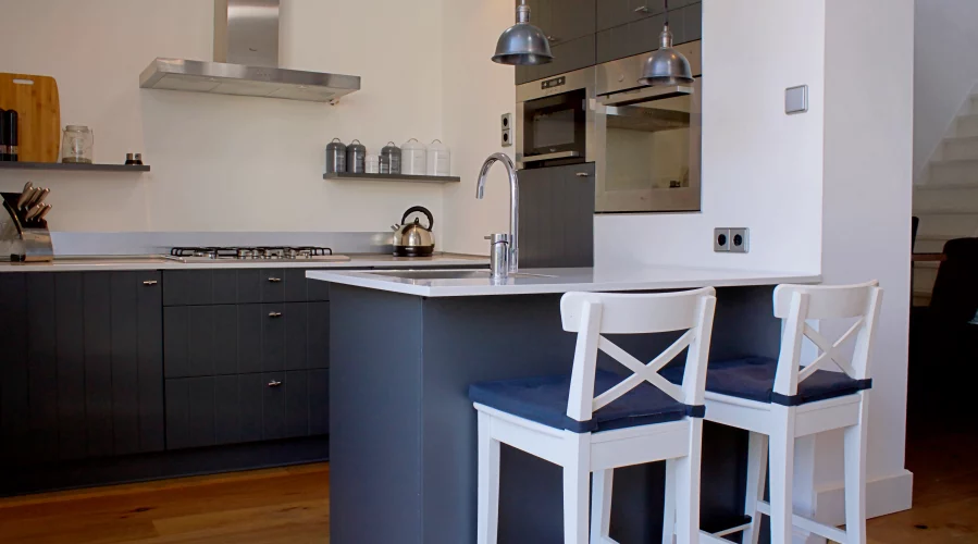 interieurstyling ridderkerk, jaren 30 woning, balkenplafond, hoog plafond, landelijke-moderne inrichting, keuken